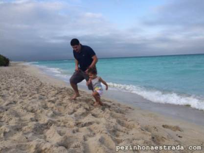 A Bela e o papai curtindo um pouco a praia